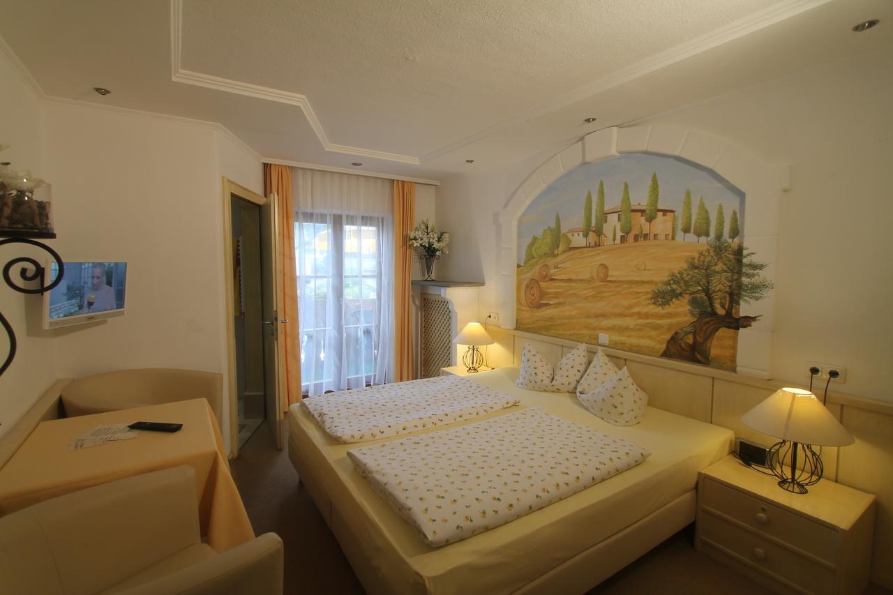 Haus Sonnenschein Hotel ไกรน์เนา ภายนอก รูปภาพ